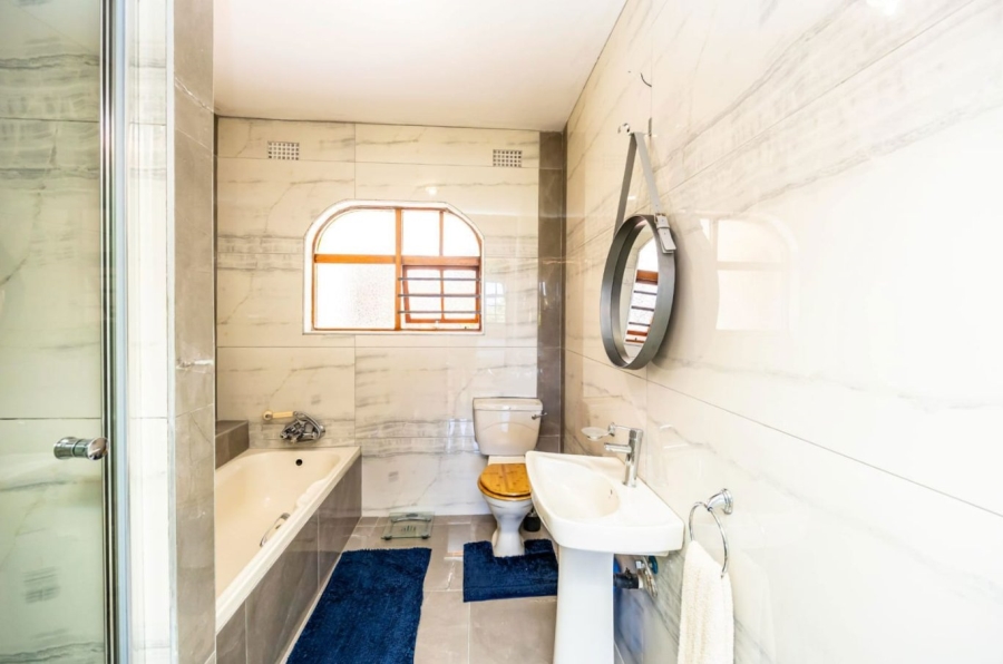 5 Bedroom Property for Sale in Baysville Eastern Cape